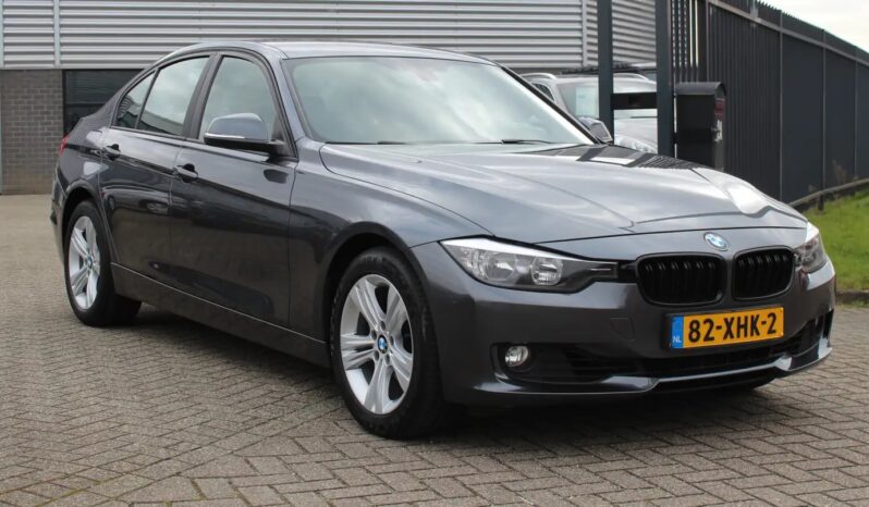 BMW 320I 184PK EXECUTIVE / NAVIGATIE / PDC / N.A.P.